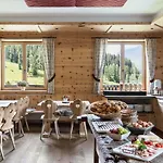 Inn Berggasthaus Hoellensteinhuette