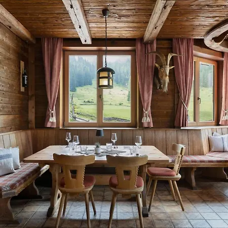 אורחן Berggasthaus Hoellensteinhuette