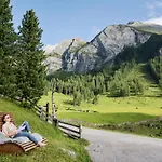 بيت ريفي Berggasthaus Hollensteinhutte